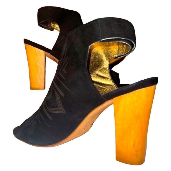 LIKE NEW! Cynthia Vincent Suede Booties​ - Picture 3 of 7